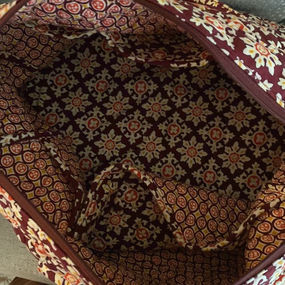 Like new Vera Bradley overnight bag - Picture 3 of 4